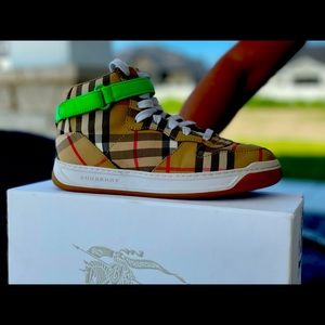 Burberry Shoes Girls size 33